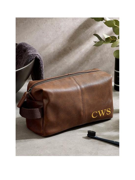 front image of love-abode-personalised-mens-faux-leather-washbag