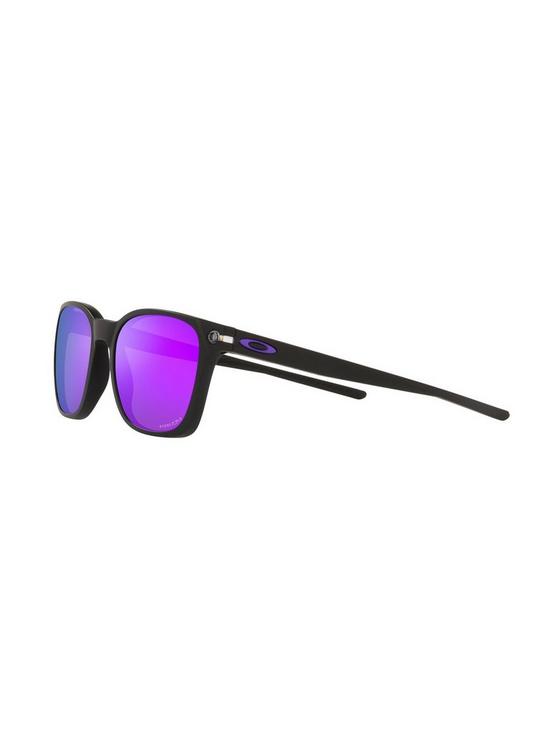 back image of oakley-ojector-prizm-violet-sunglasses