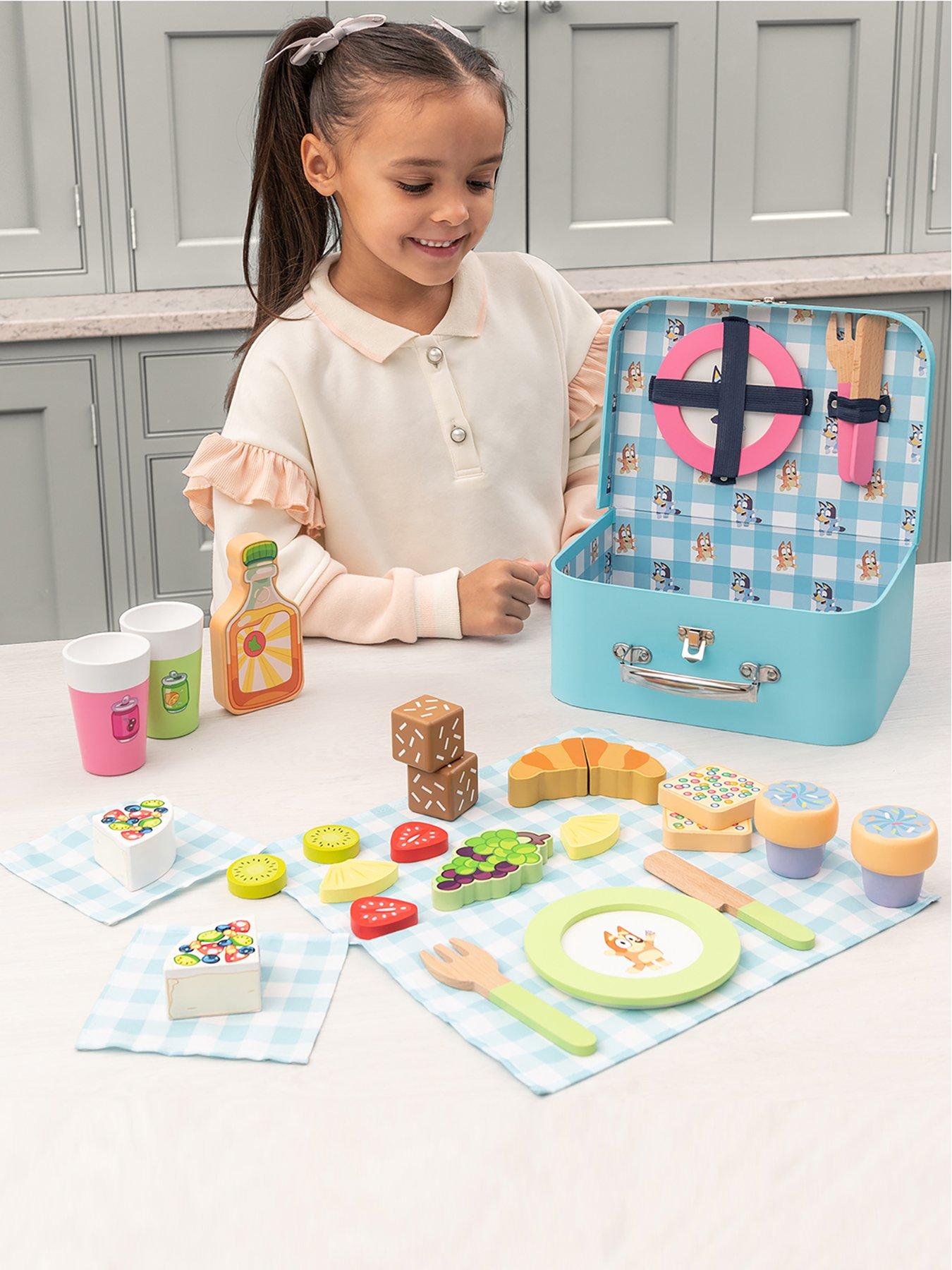 bluey-30-piece-wooden-picnic-set-with-carry-case