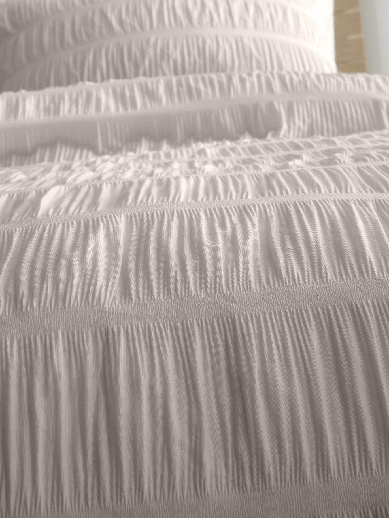 Image 4 of 5 of Catherine Lansfield Seersucker Duvet Cover Set in Natural