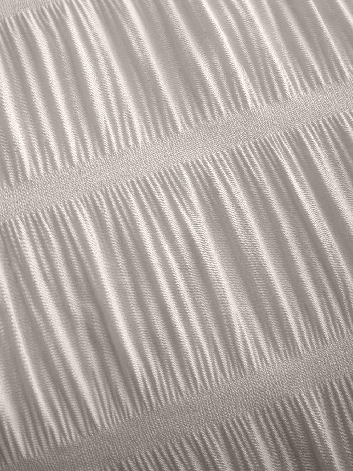 Image 5 of 5 of Catherine Lansfield Seersucker Duvet Cover Set in Natural