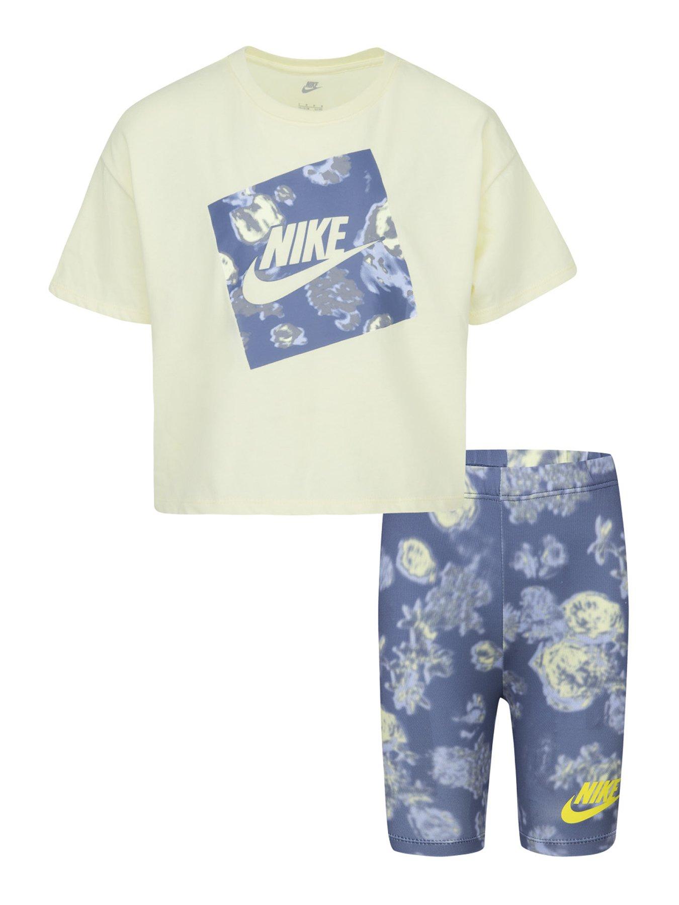 Nike baby 2024 girl clothes clearance