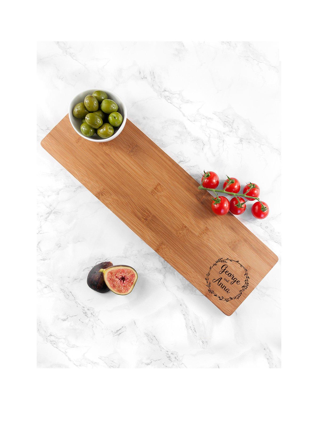 treat-republic-personalised-couples-wreath-design-serving-board