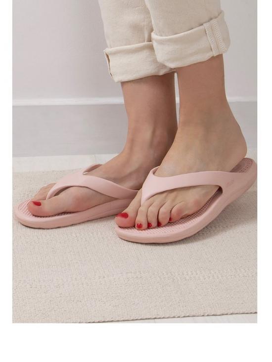 stillFront image of totes-ladies-solbounce-toe-post-sandal-light-pink