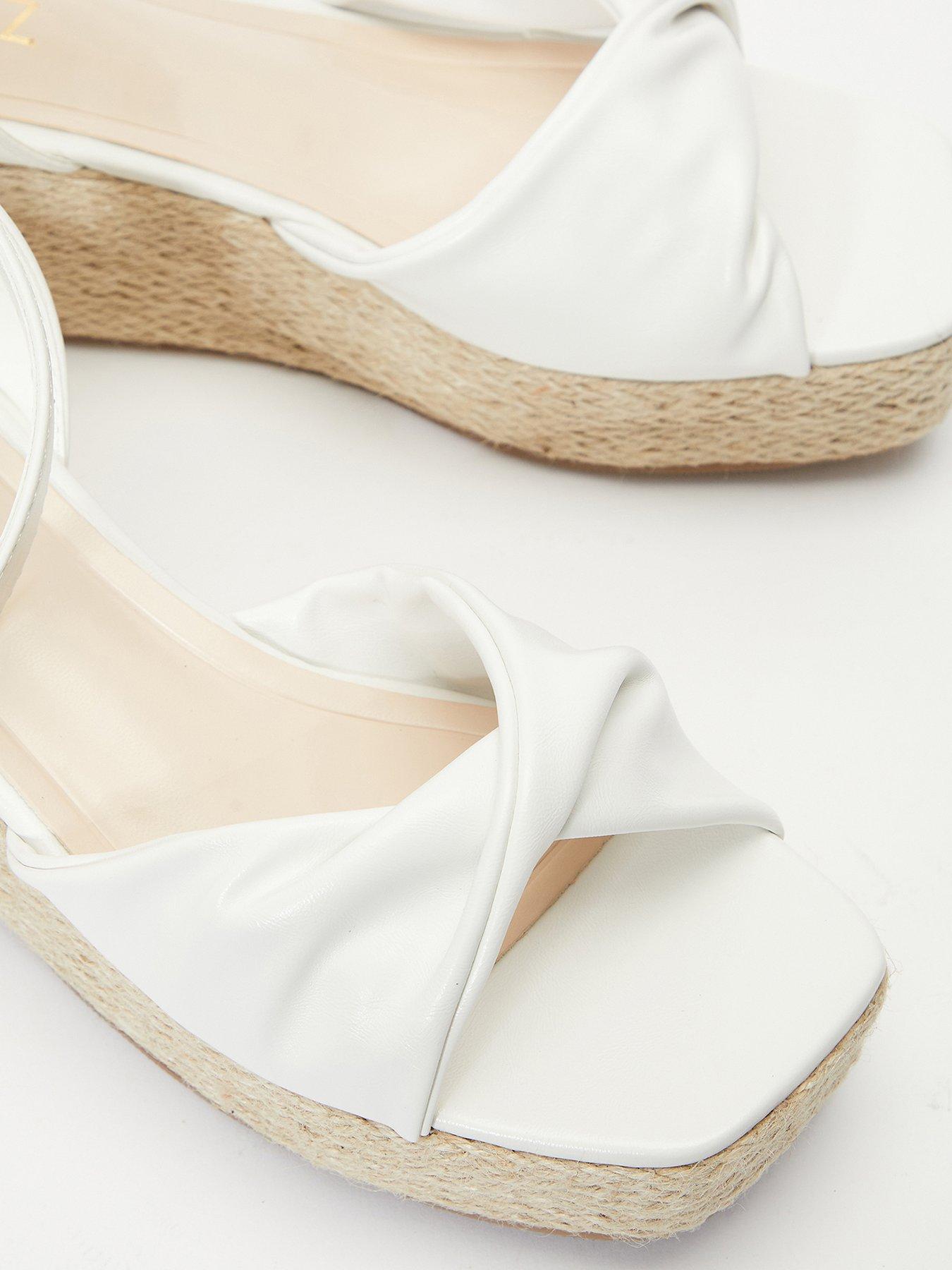 Twist Front Wedges White
