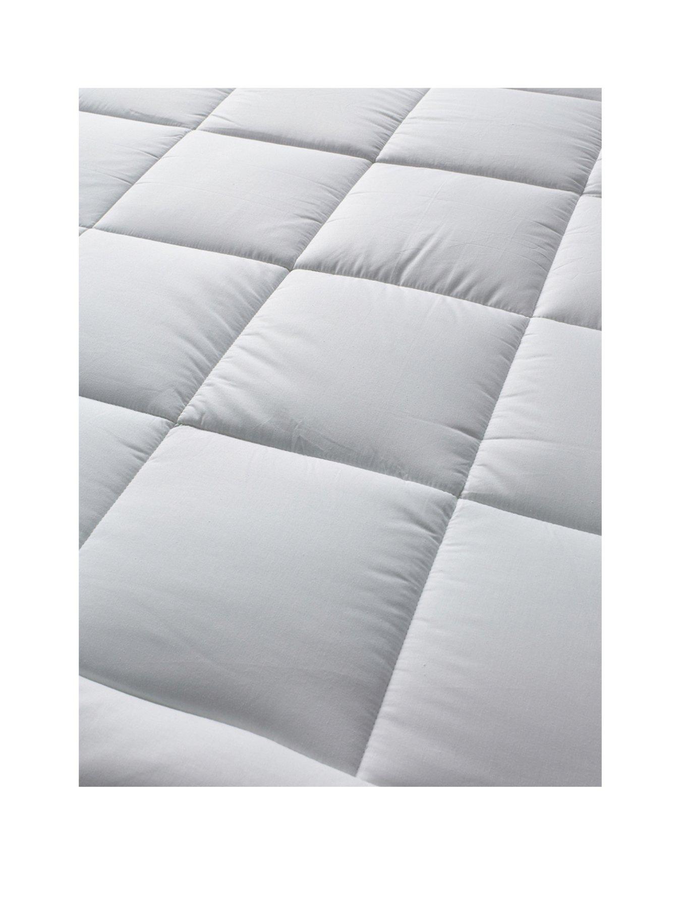 Everyday Essentials Hollowfibre Mattress Topper White