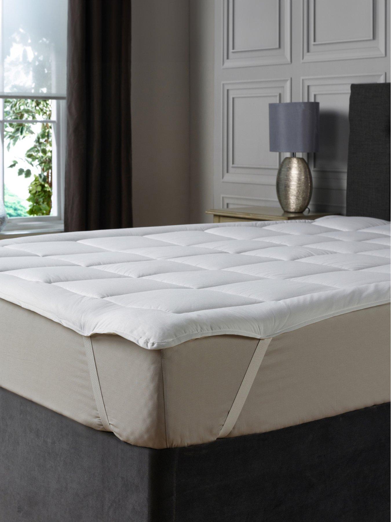 Everyday Essentials Hollowfibre Mattress Topper White