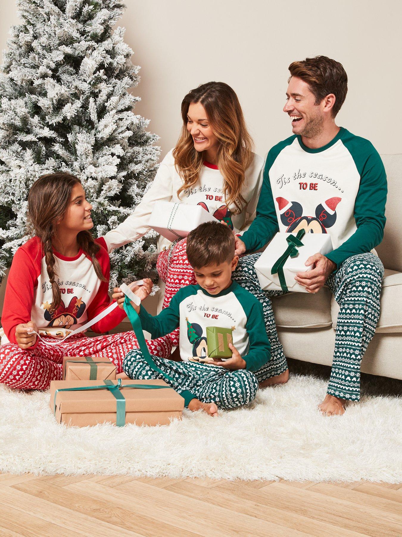 Family christmas pyjamas online disney