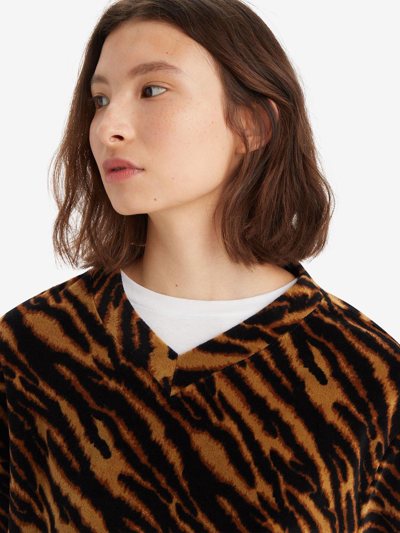 Image 4 of 4 of Levi's Half Moon Pull Over Neutrals - Tiger Ikat Dijon