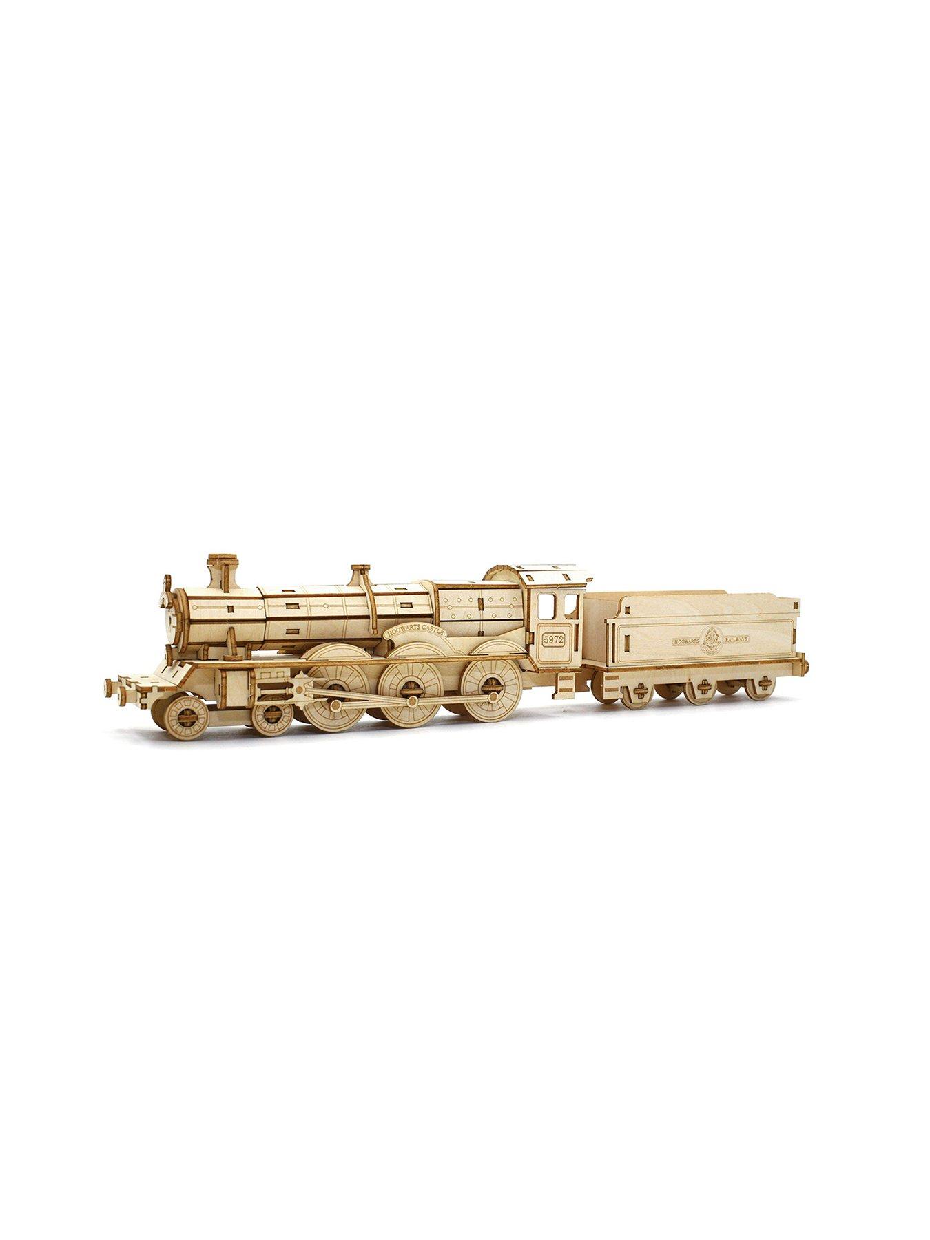 Image 3 of 3 of Harry Potter Hogwarts Express 3D Model &amp; Book