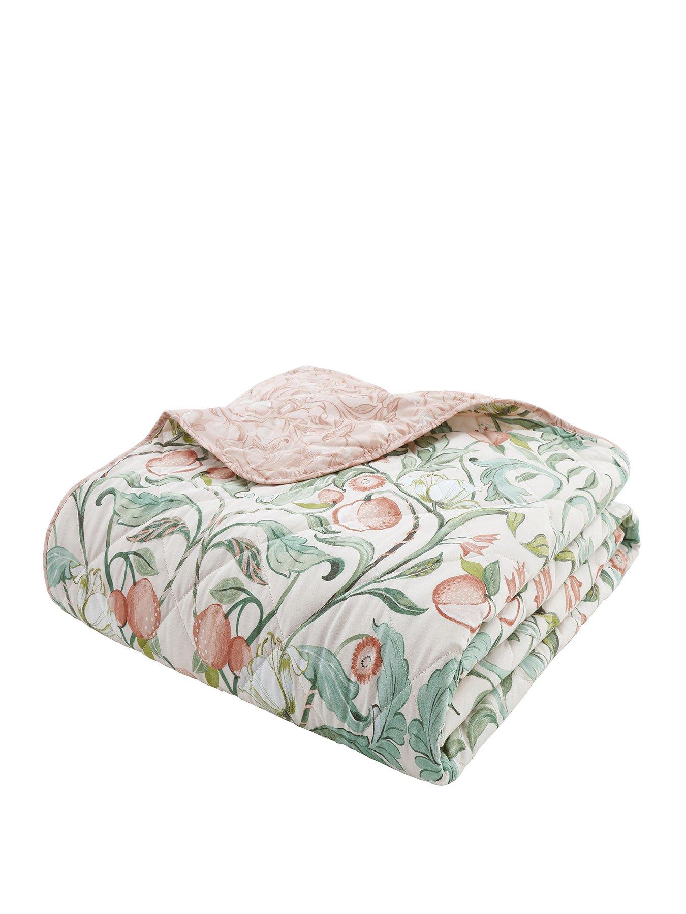 Catherine Lansfield Clarence Floral Bedspread Throw