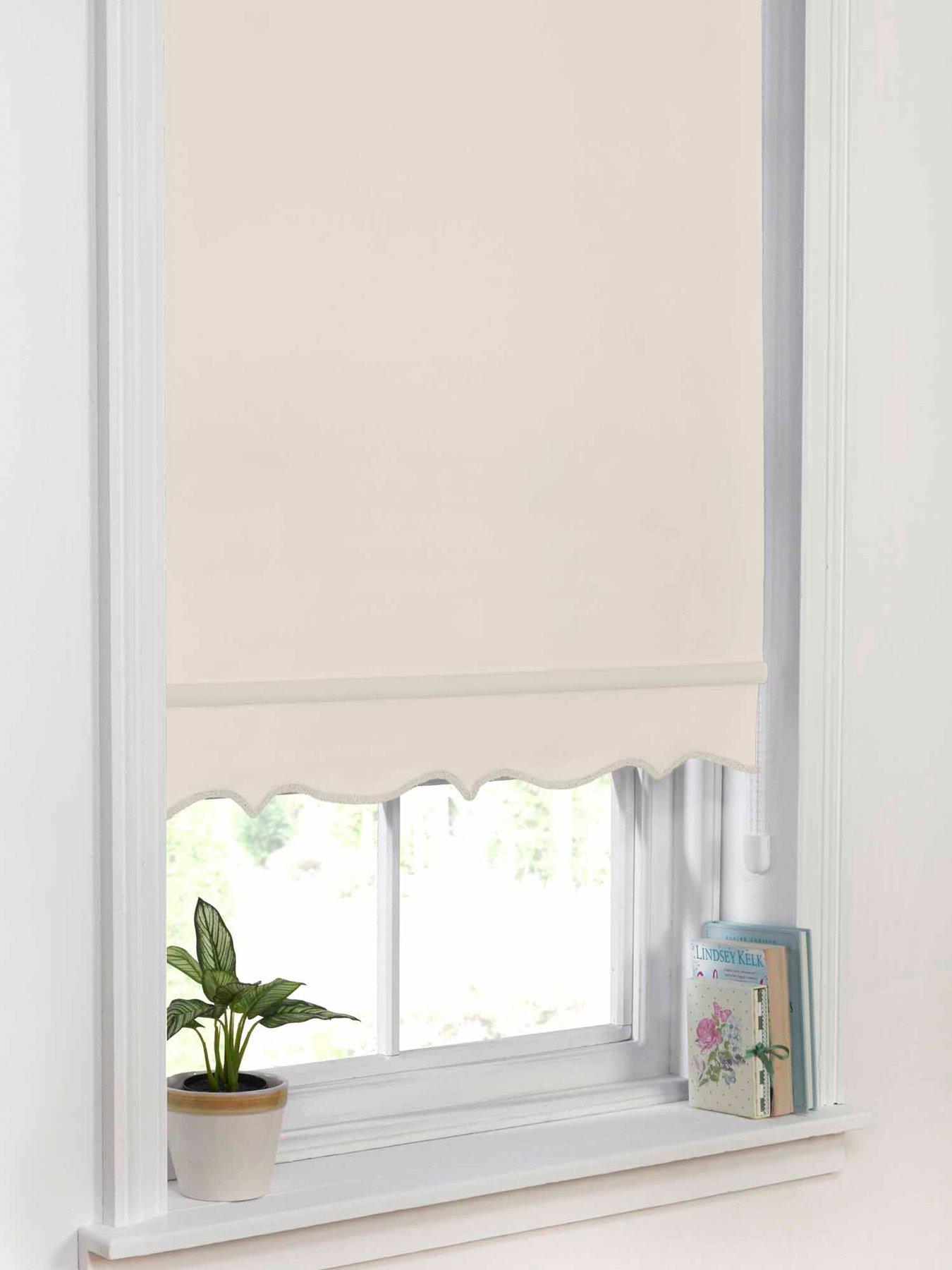 The Very Collection Plain Scalloped Roller Blind