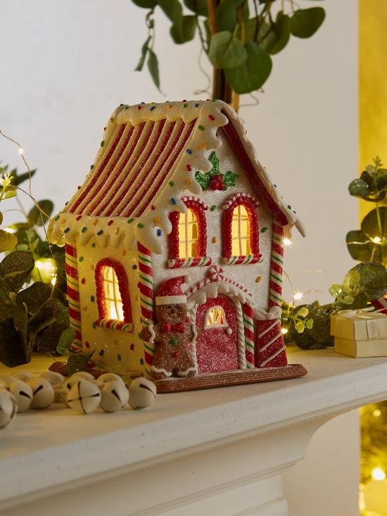 front image of three-kings-gingerbread-house