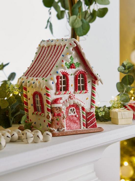 stillFront image of three-kings-gingerbread-house