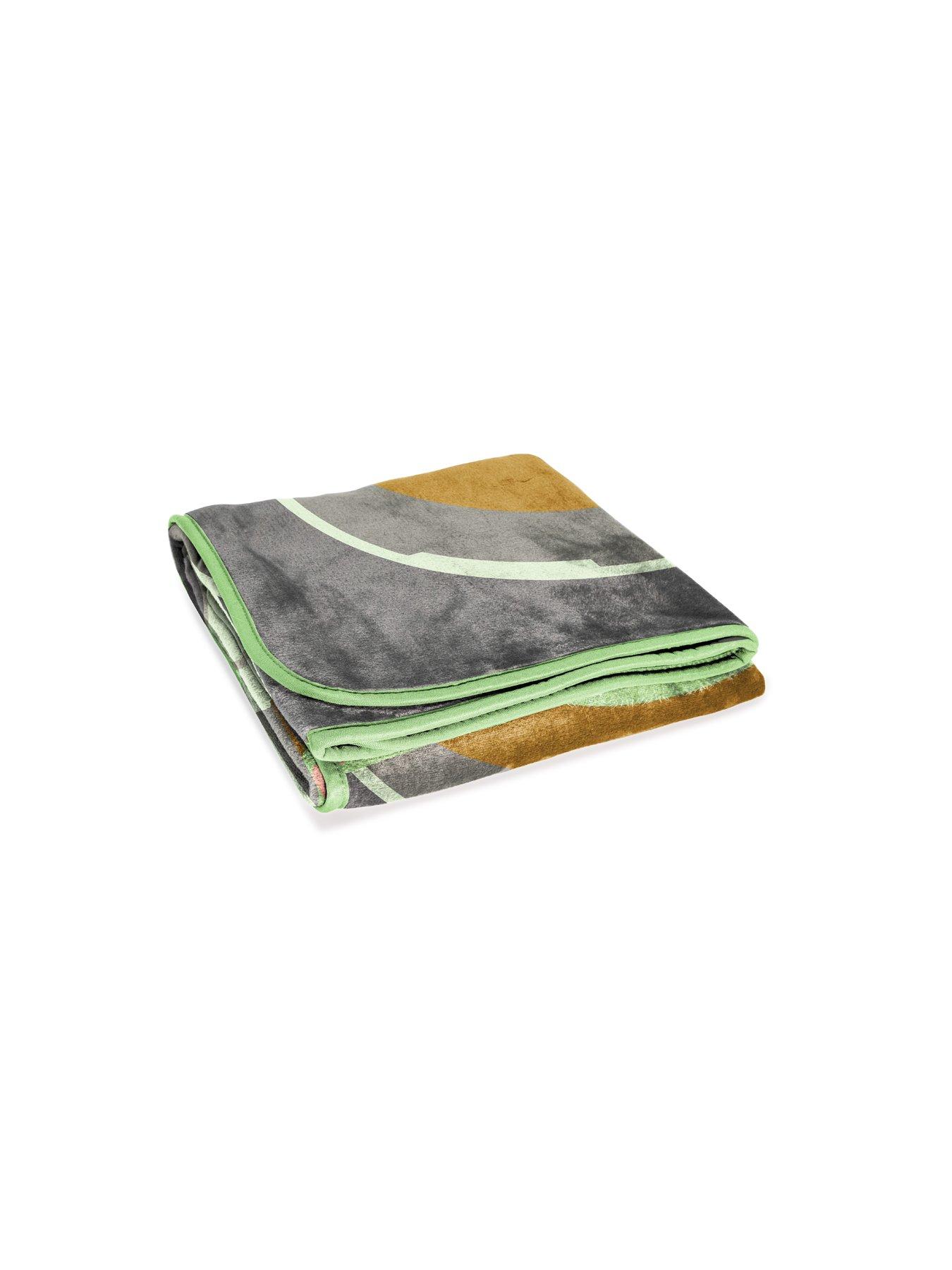  image of star-wars-mandalorian-silk-throw-multi