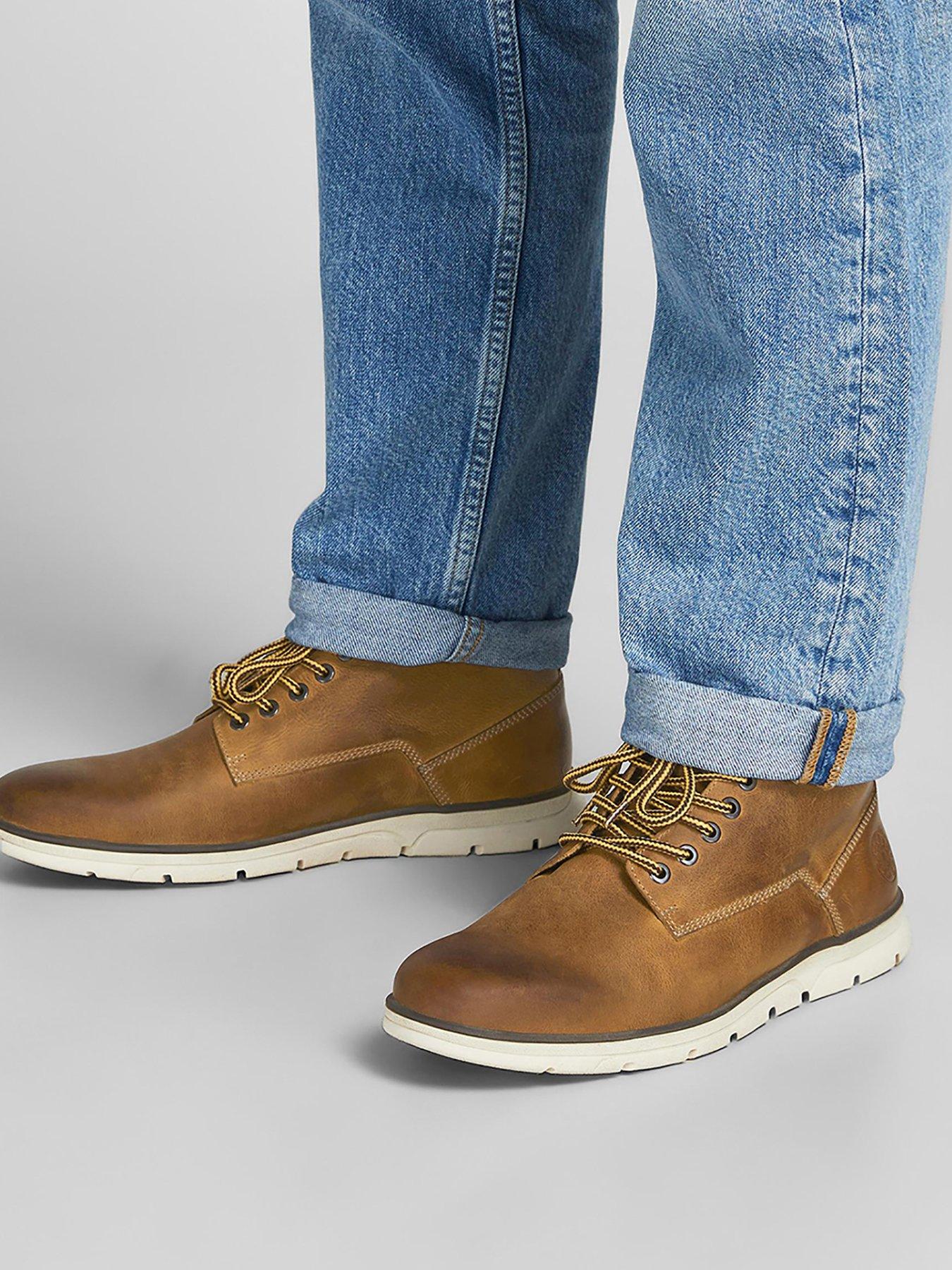 Light brown hotsell chukka boots