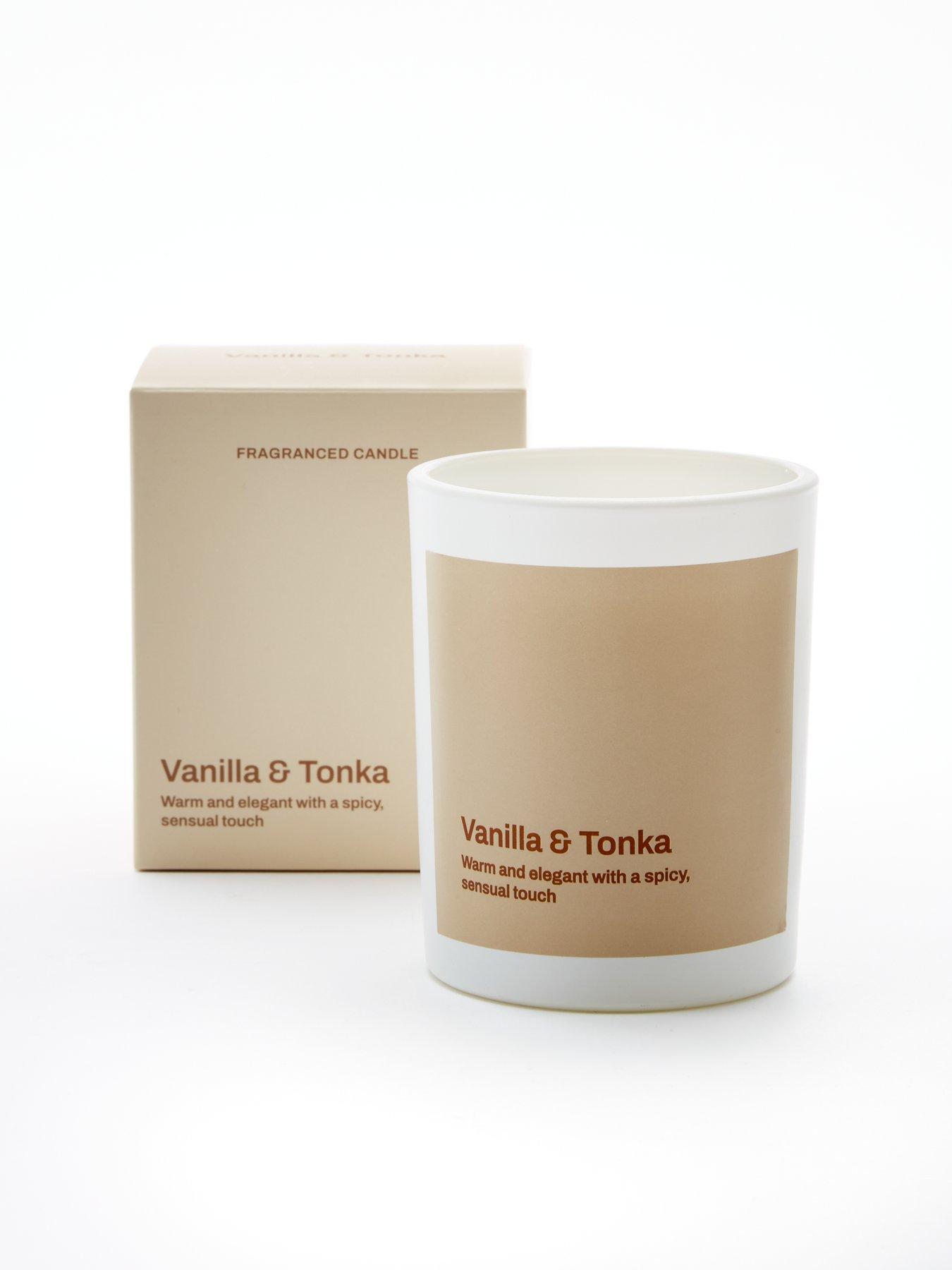 Image 2 of 5 of The Very Collection Candle &ndash; Vanilla and Tonka