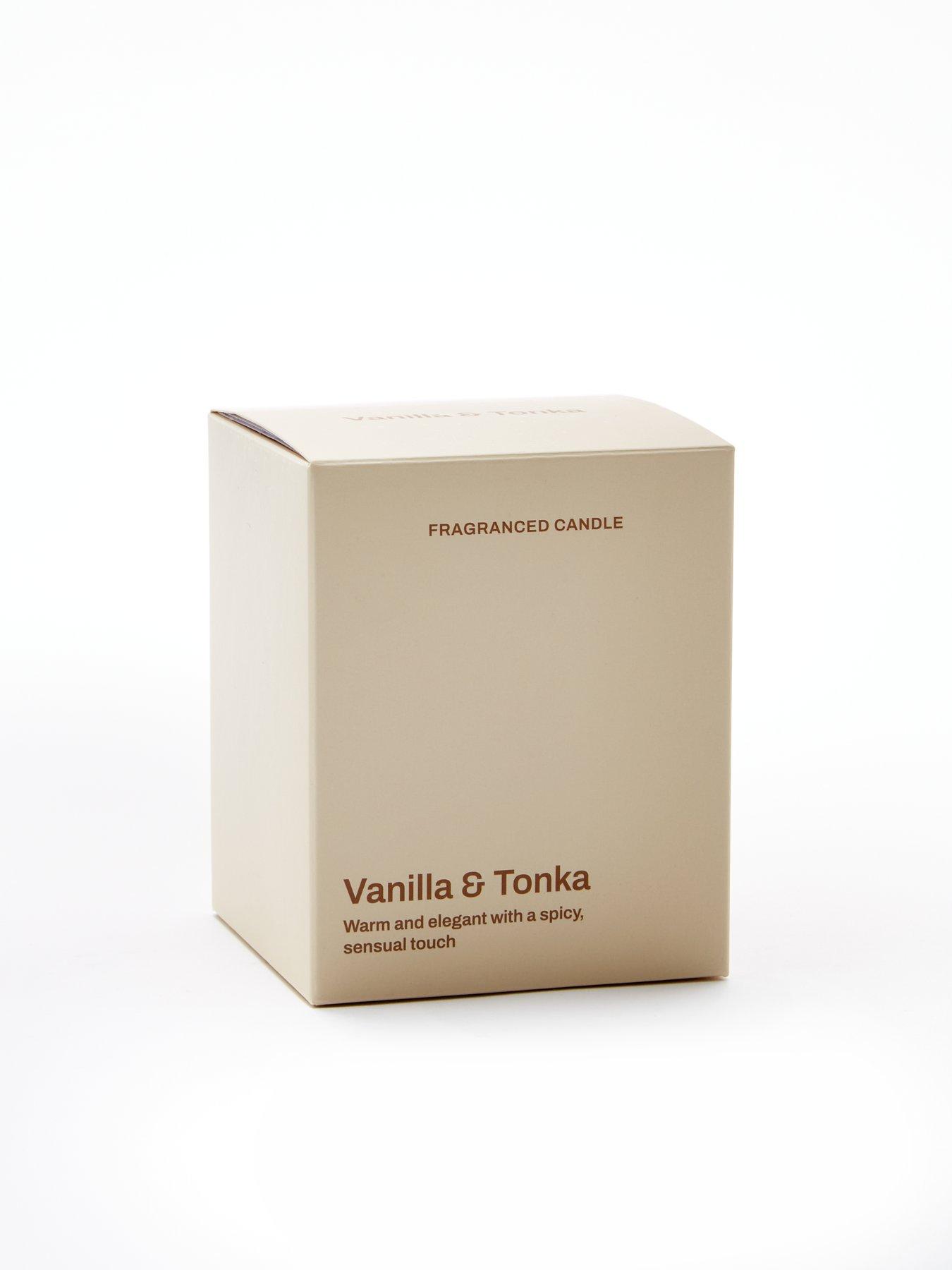 Image 4 of 5 of The Very Collection Candle &ndash; Vanilla and Tonka