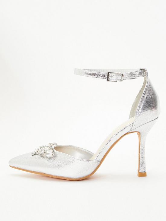 front image of quiz-wide-fit-foil-diamante-court-heels-silver