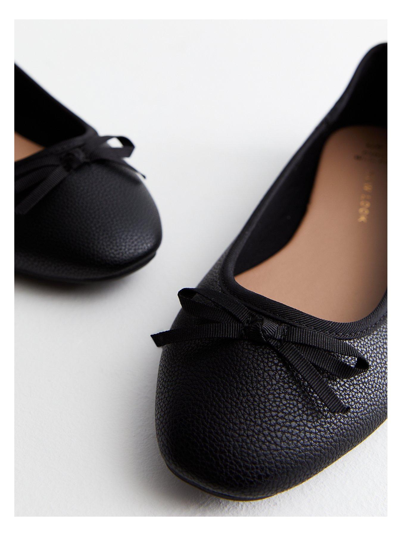 Extra wide hotsell black pumps