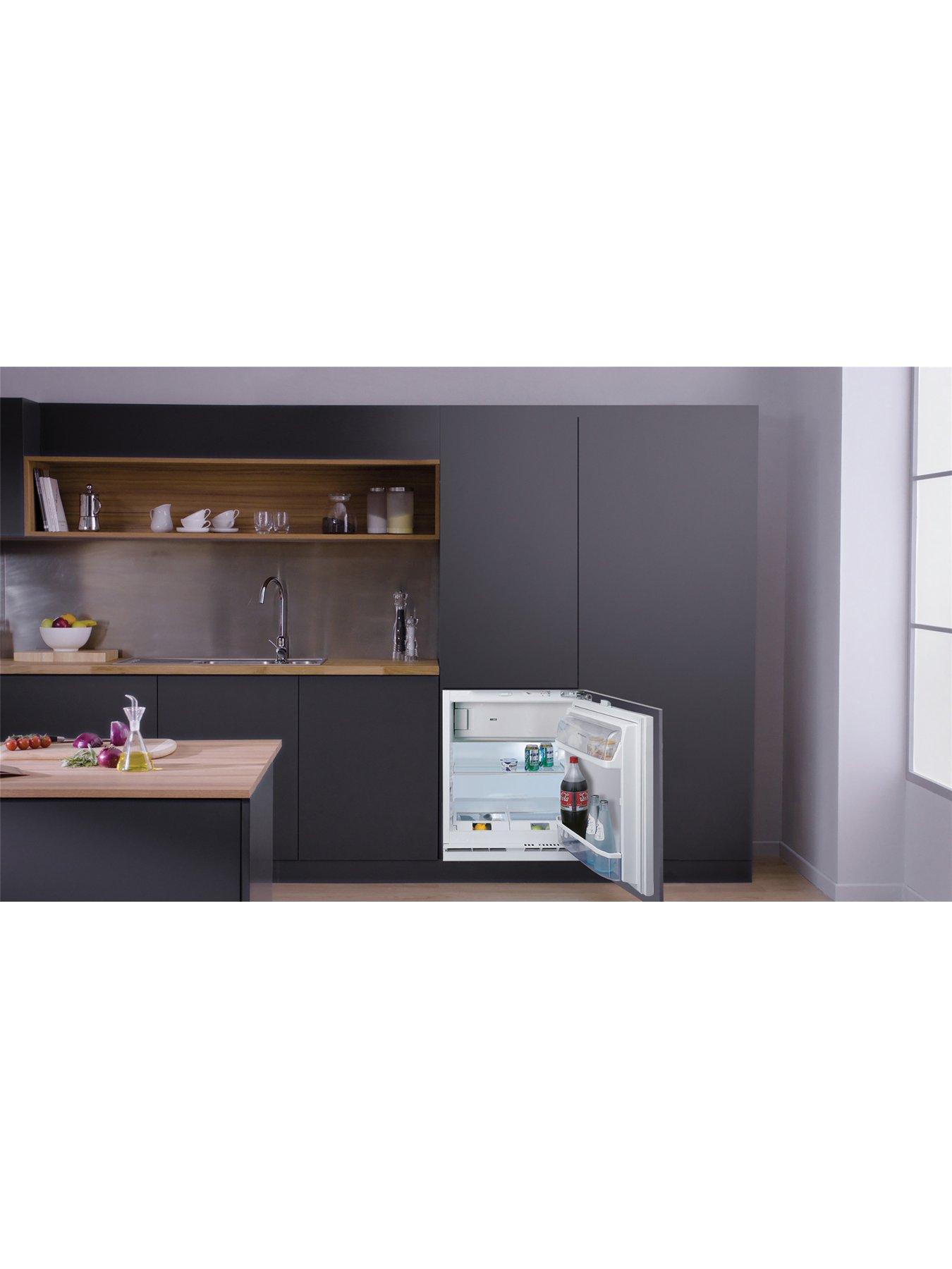 Hotpoint HFA11 Integrated Fridge