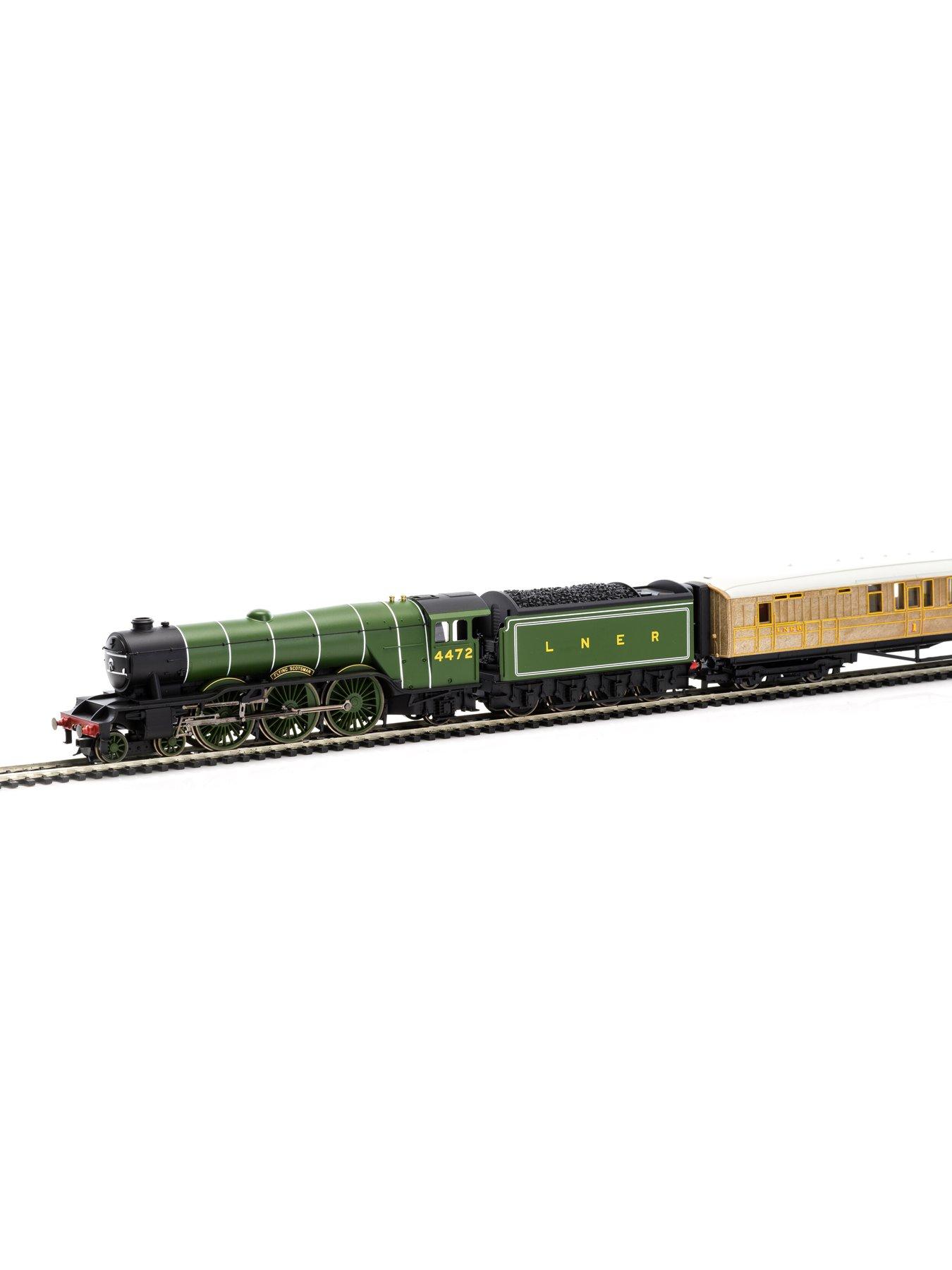 Image 4 of 7 of Hornby Flying Scotsman Train Set OO Gauge R1255M