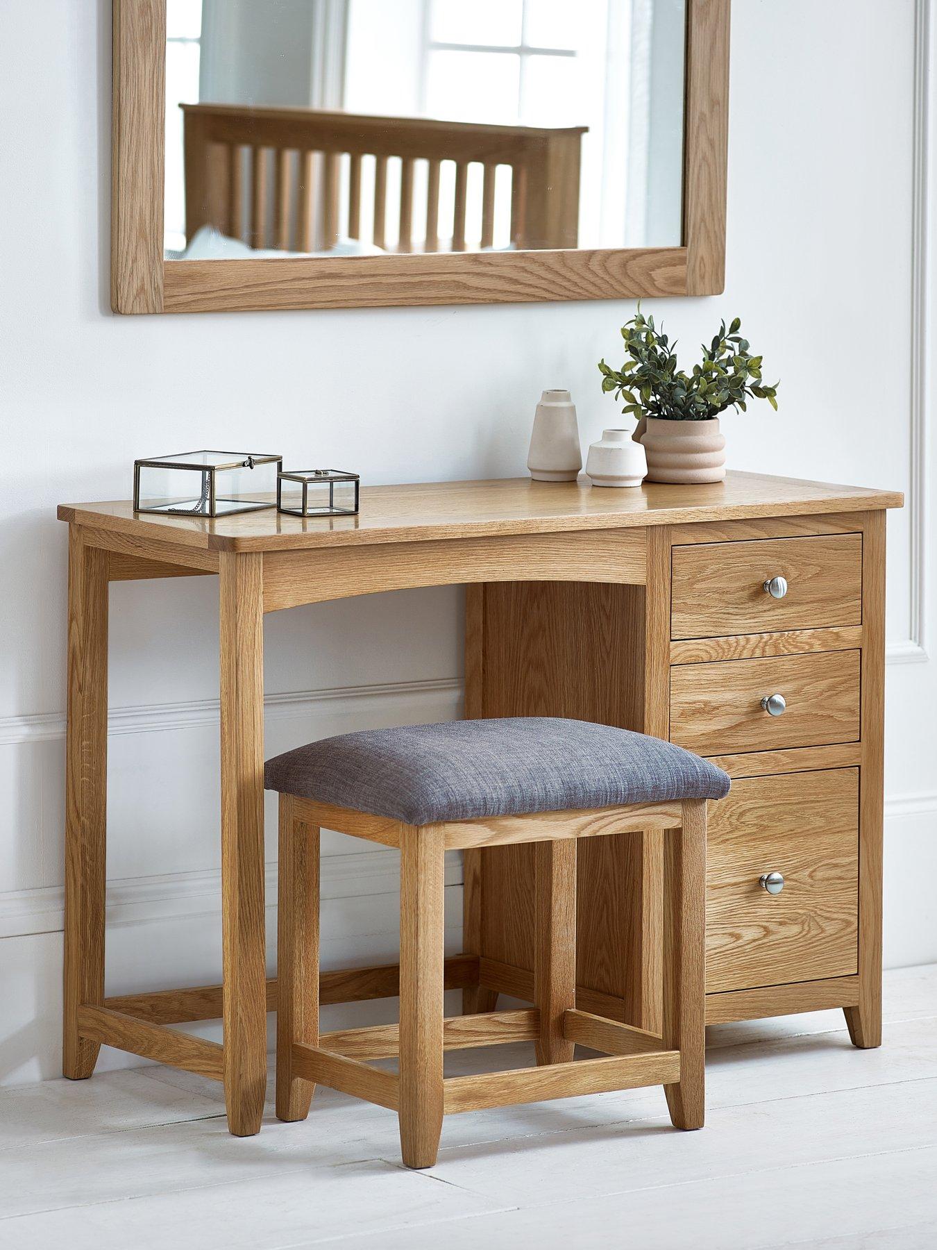 Hattie dressing online table set