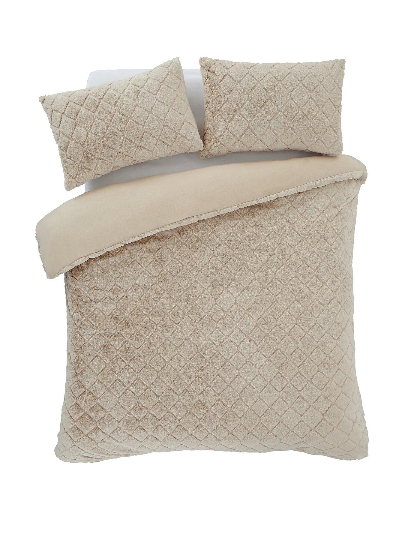Image 2 of 6 of Catherine Lansfield Cosy Diamond Duvet Set - Db