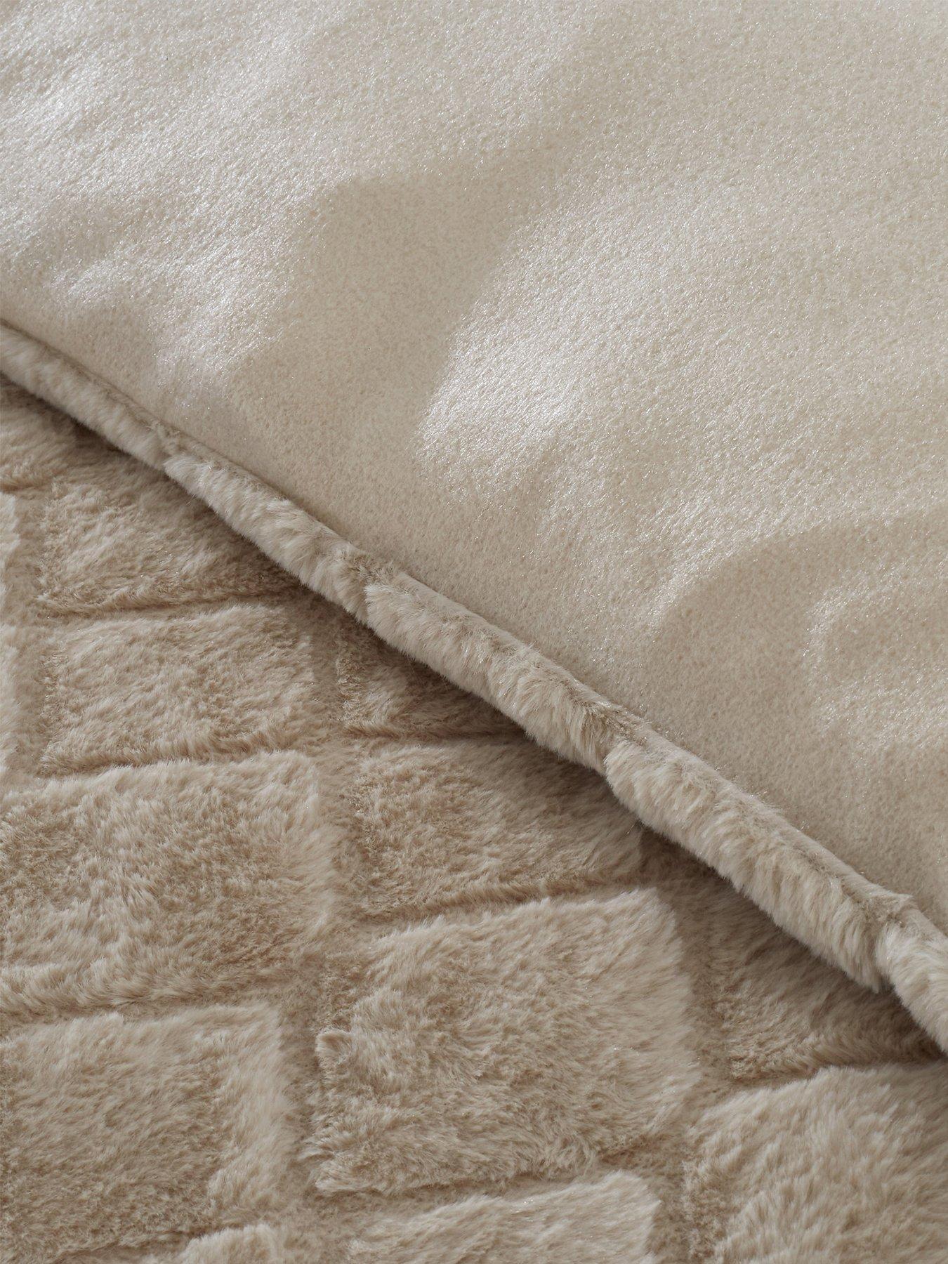 Image 4 of 6 of Catherine Lansfield Cosy Diamond Duvet Set - Db