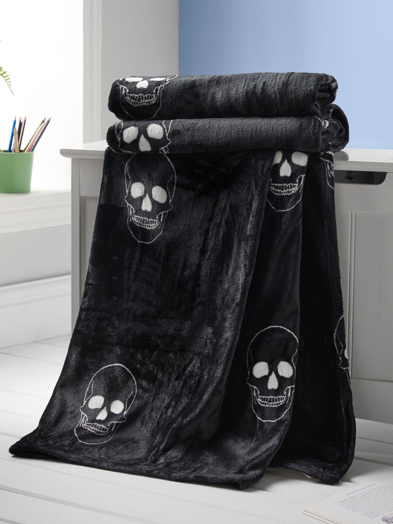 catherine-lansfield-skulls-throw