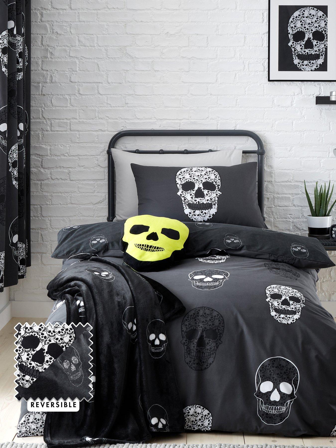 Image 1 of 5 of Catherine Lansfield Skulls Halloween Duvet Set