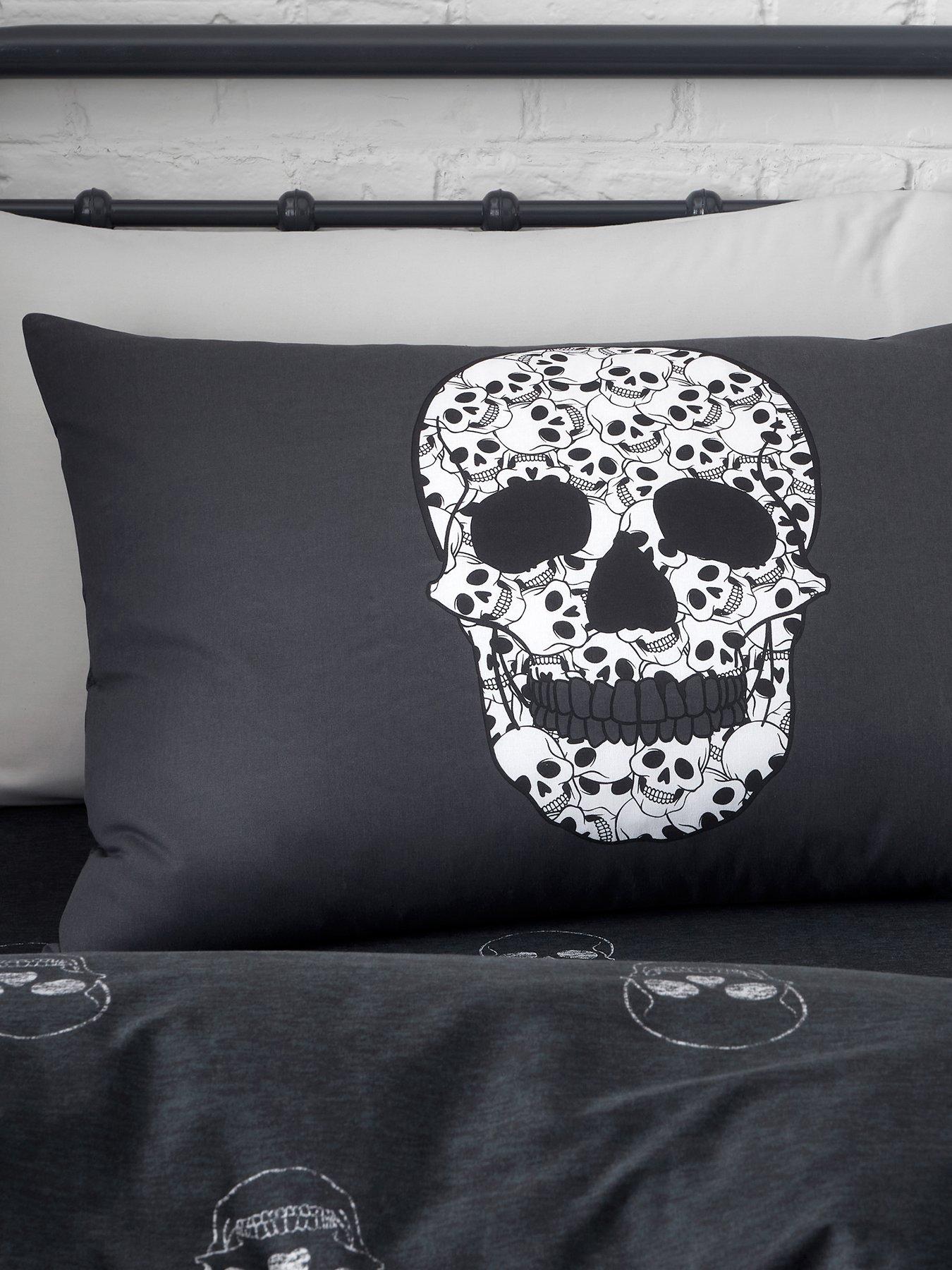 Image 3 of 5 of Catherine Lansfield Skulls Halloween Duvet Set