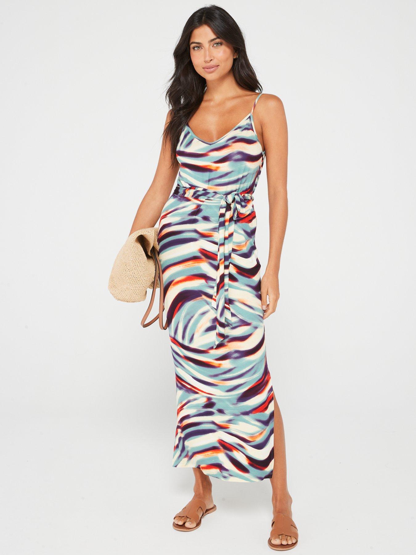 All the love for this gorgeous midi dress now 40% off! I'll be living in  dresses like this all…