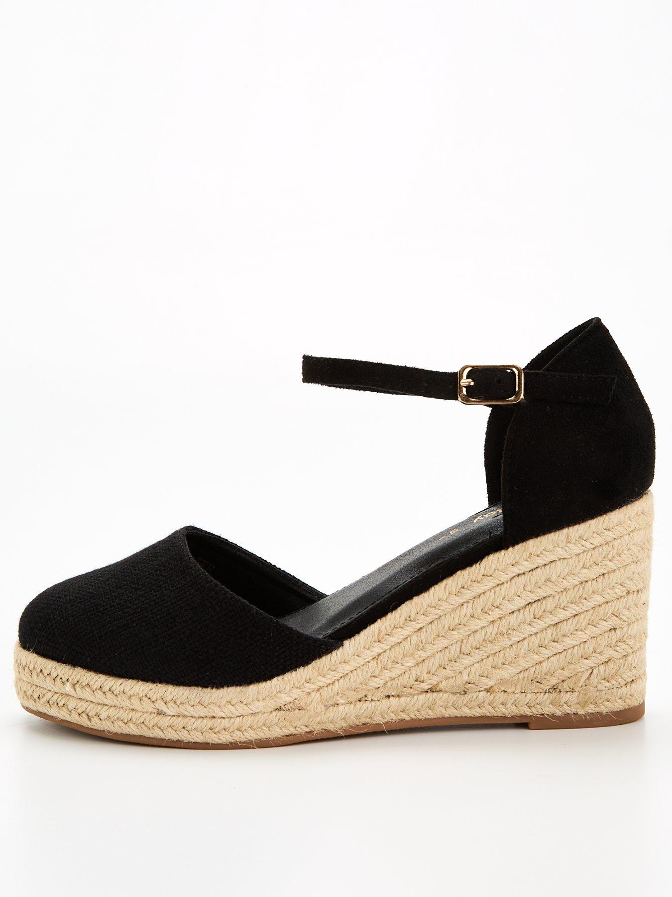 Closed best sale black wedges