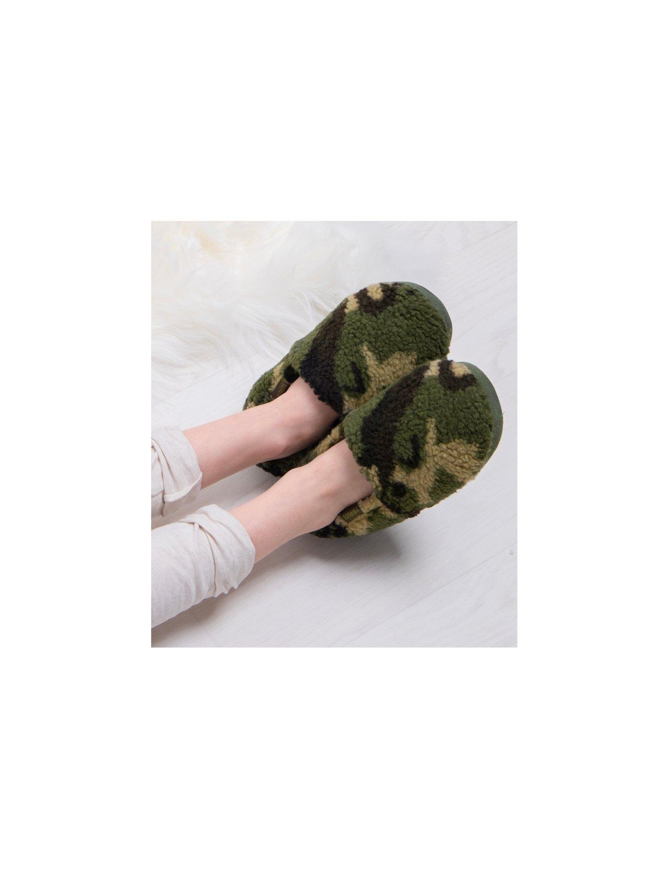  image of totes-camouflage-borg-slippers