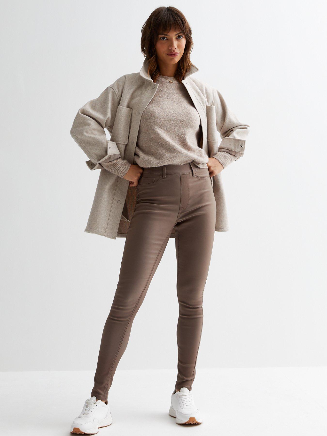 https://media.littlewoods.com/i/littlewoods/VNQWS_SQ1_0000000108_BEIGE_MDf?$300x400_retinamobilex2$&$roundel_littlewoods$&p1_img=lw_clearance