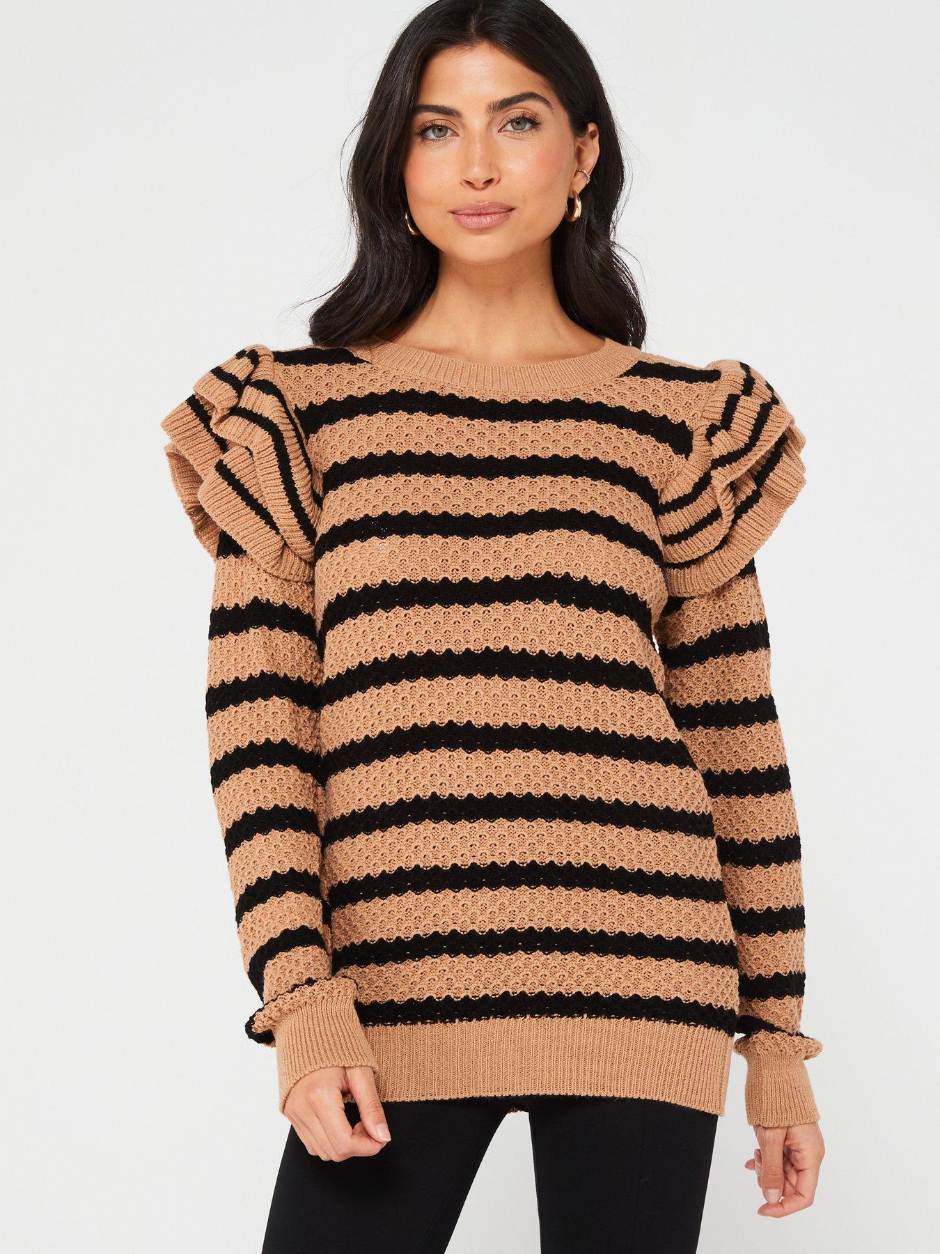 Frill shoulder outlet jumper