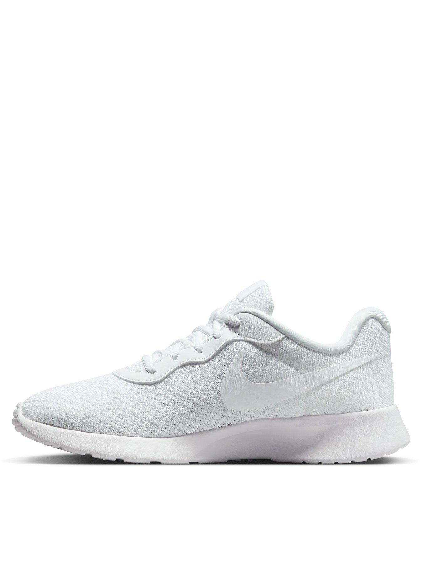 Nike women's tanjun shoes hotsell