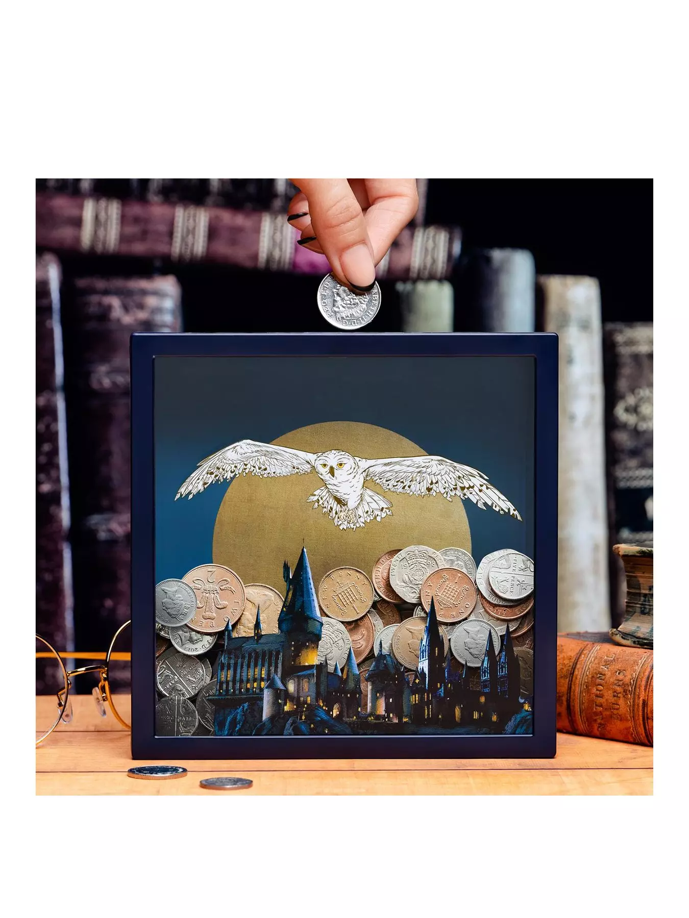 https://media.littlewoods.com/i/littlewoods/VO4Y7_SQ1_0000000099_N_A_SLf/harry-potter-hedwig-frame-money-box.jpg?$180x240_retinamobilex2$&fmt=webp