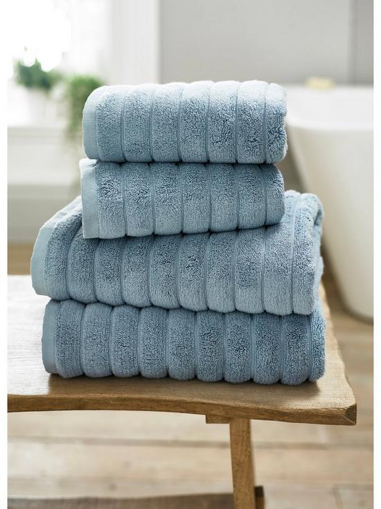 stillFront image of the-lyndon-co-ribbleton-bath-towel-700gsm-bci-cotton