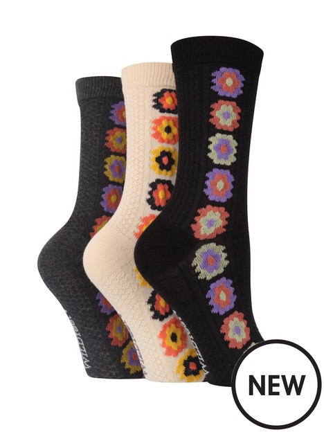 wild-feet-fashion-texture-knit-socks-flowers