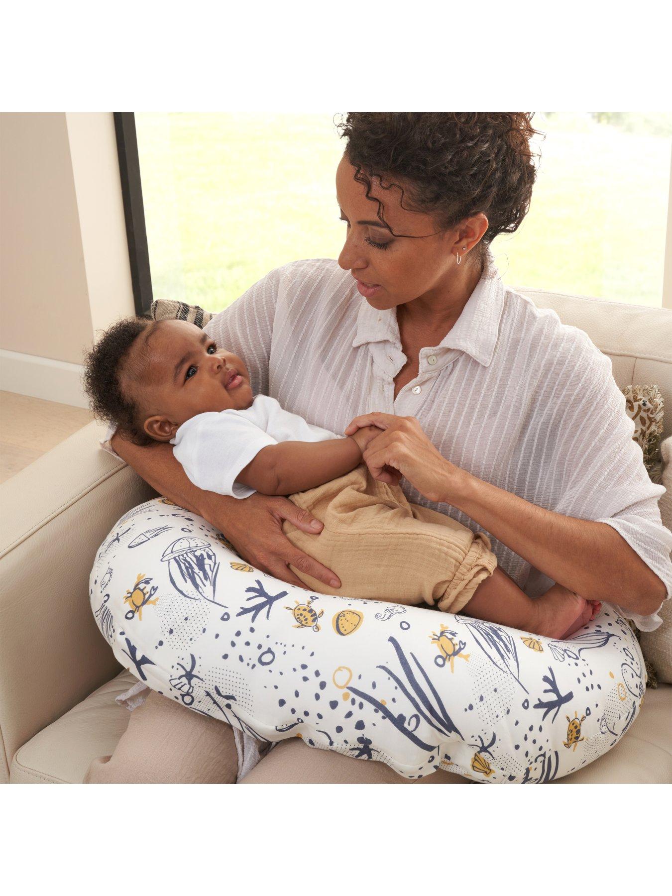 Hands free outlet breastfeeding pillow