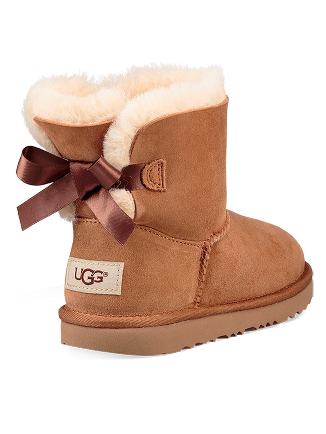 Ugg bailey bow 2 brown little girl offers size 1