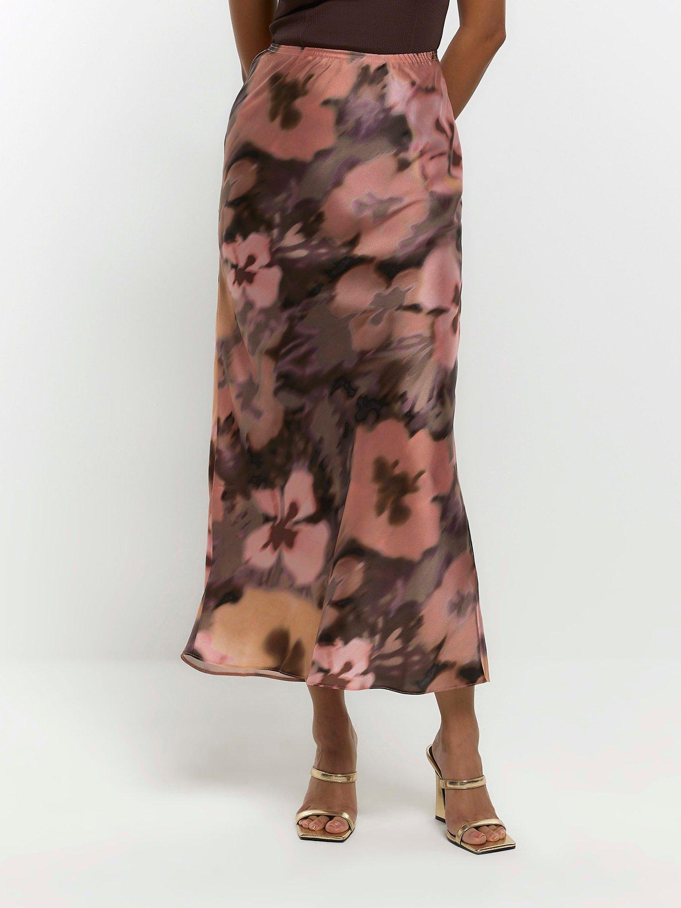 Bias cut outlet skirt river island