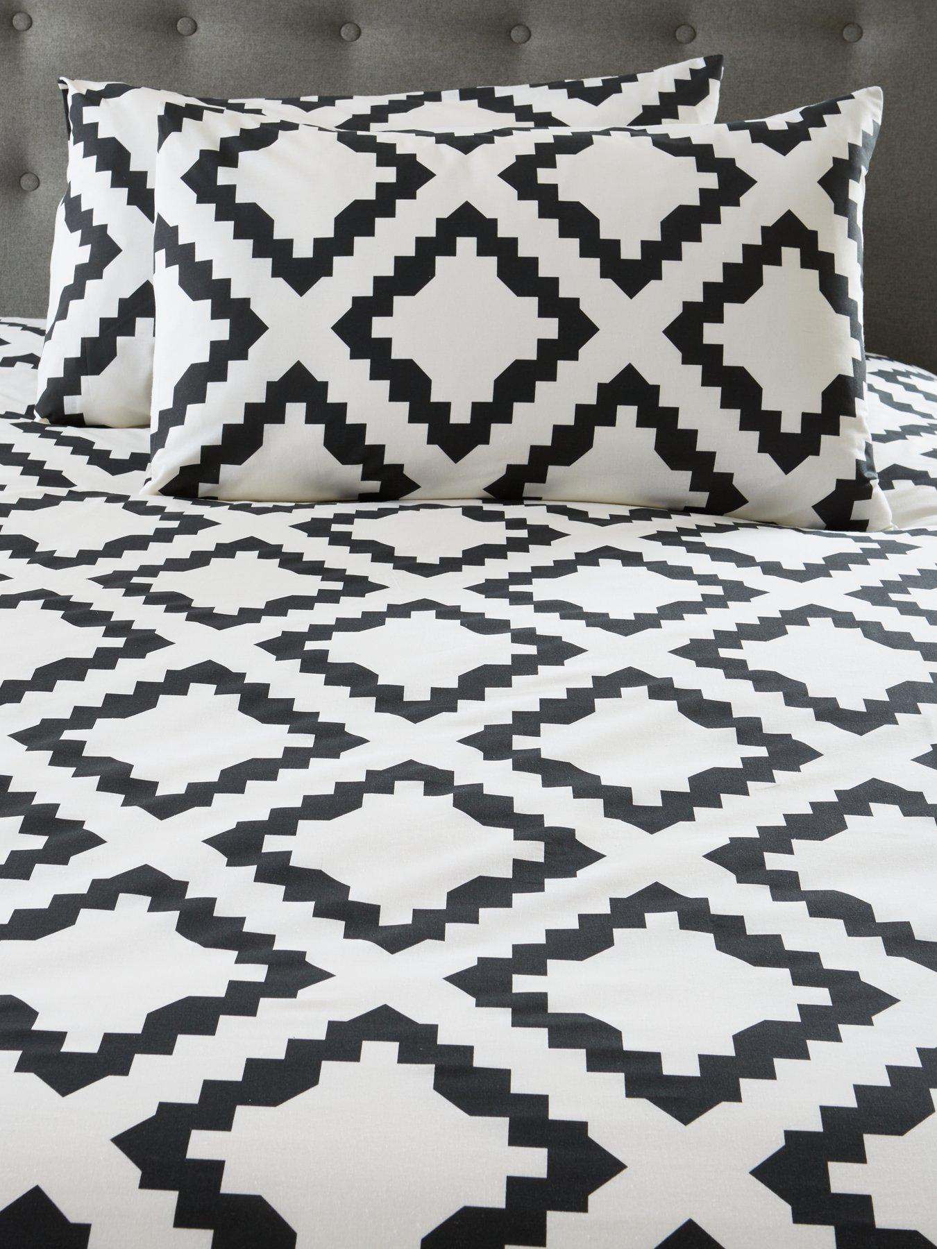  image of everyday-kamina-geo-duvet-cover-set-blackwhite