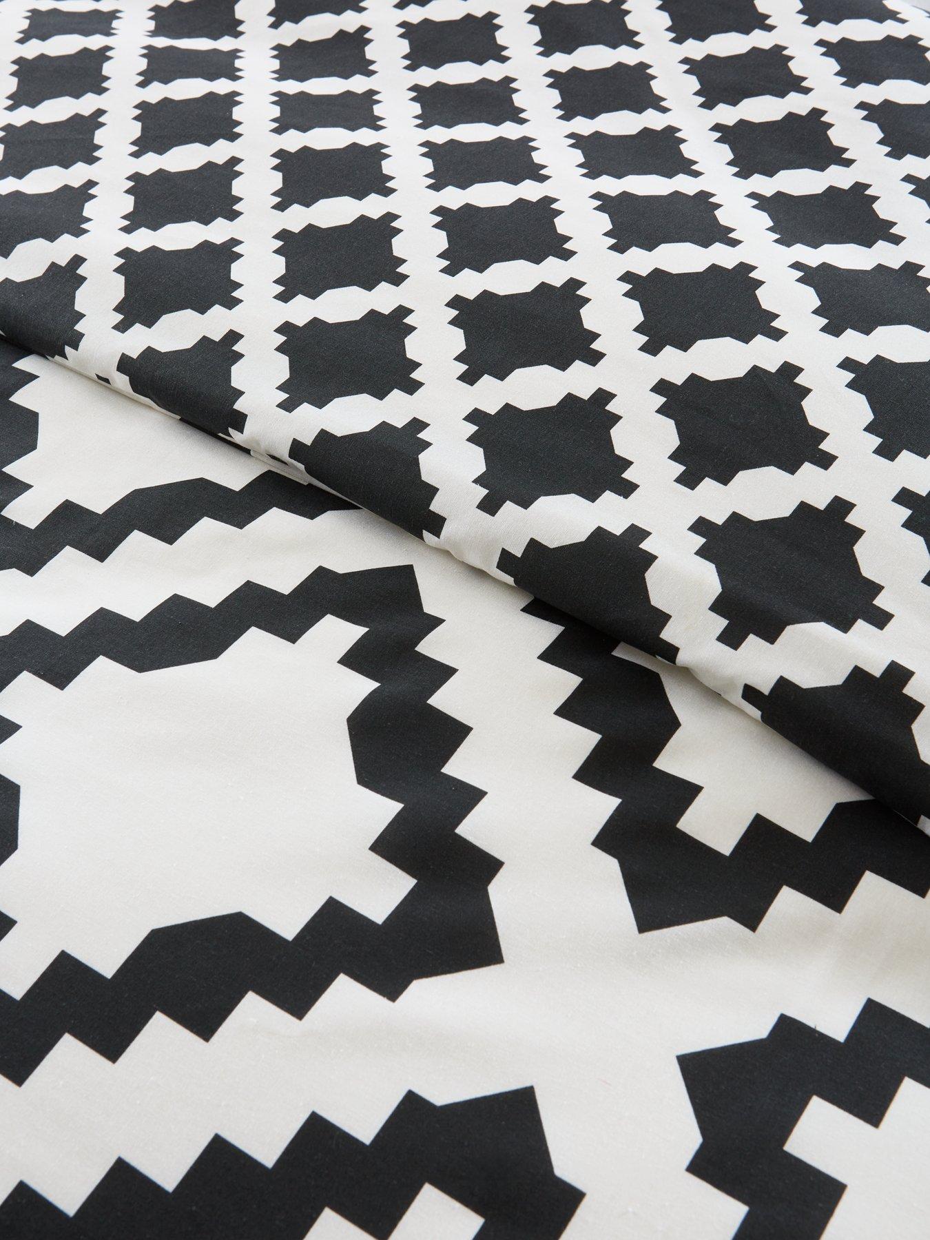  image of everyday-kamina-geo-duvet-cover-set-blackwhite