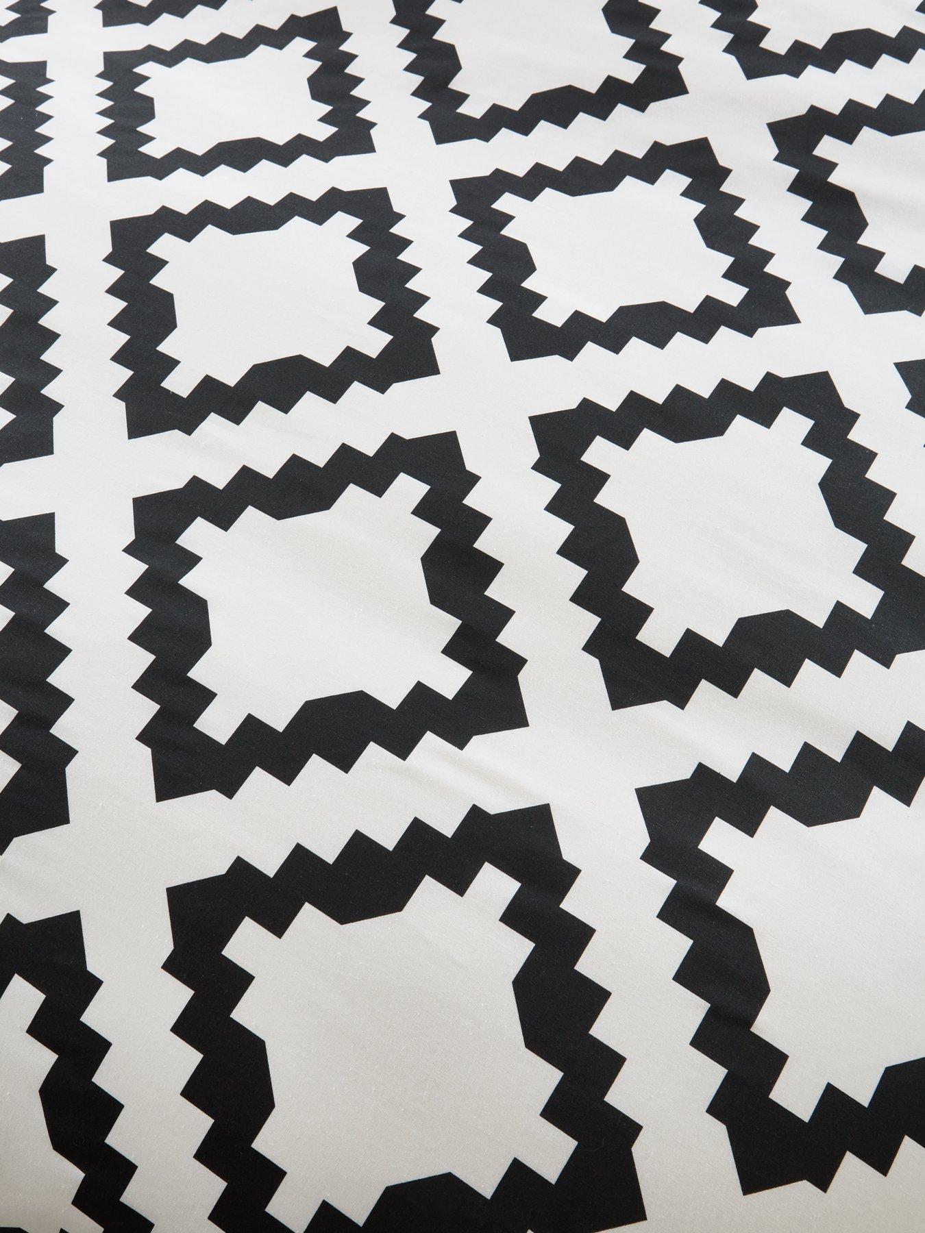  image of everyday-kamina-geo-duvet-cover-set-blackwhite