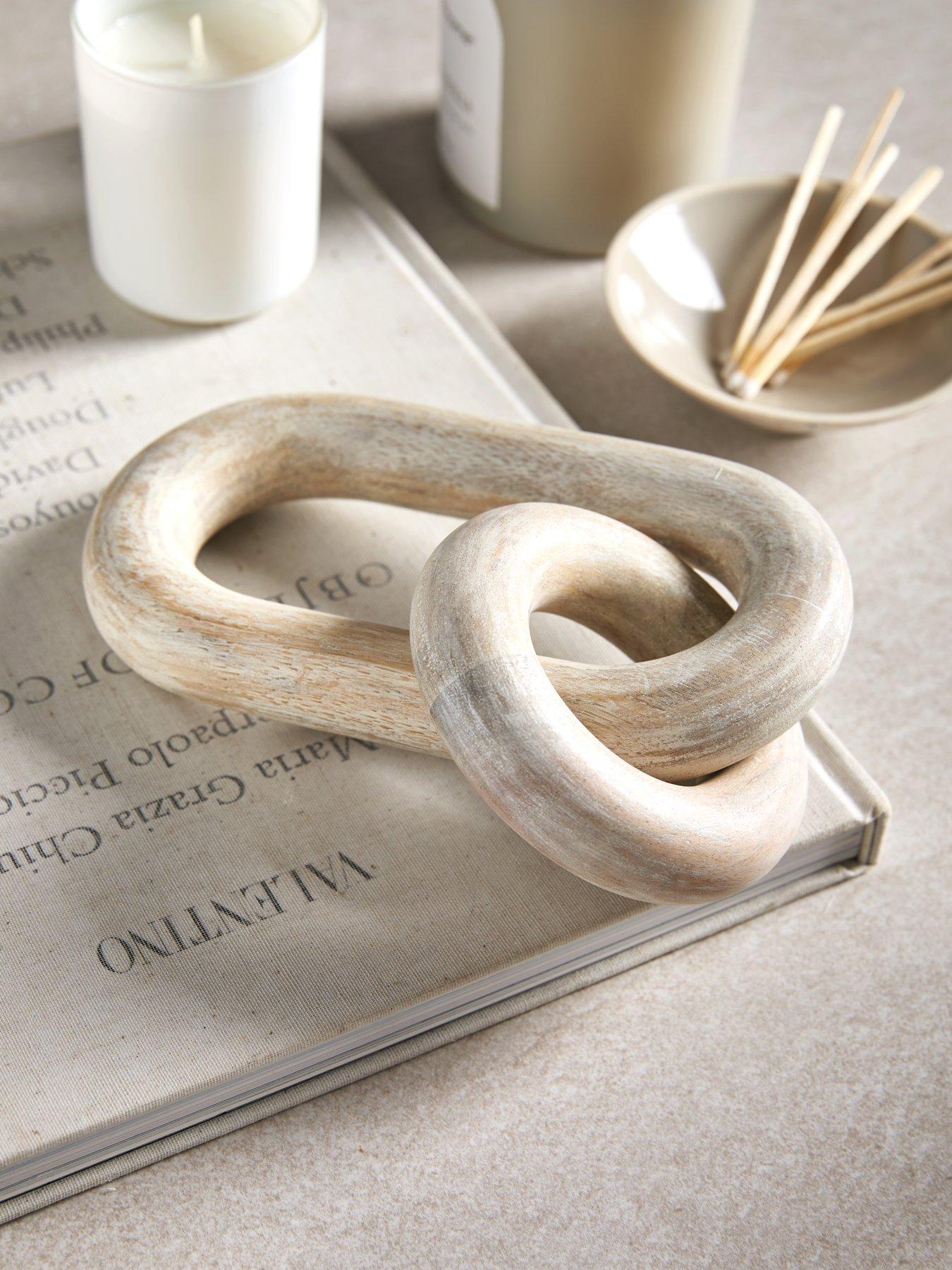 Michelle Keegan Home Wooden Knot
