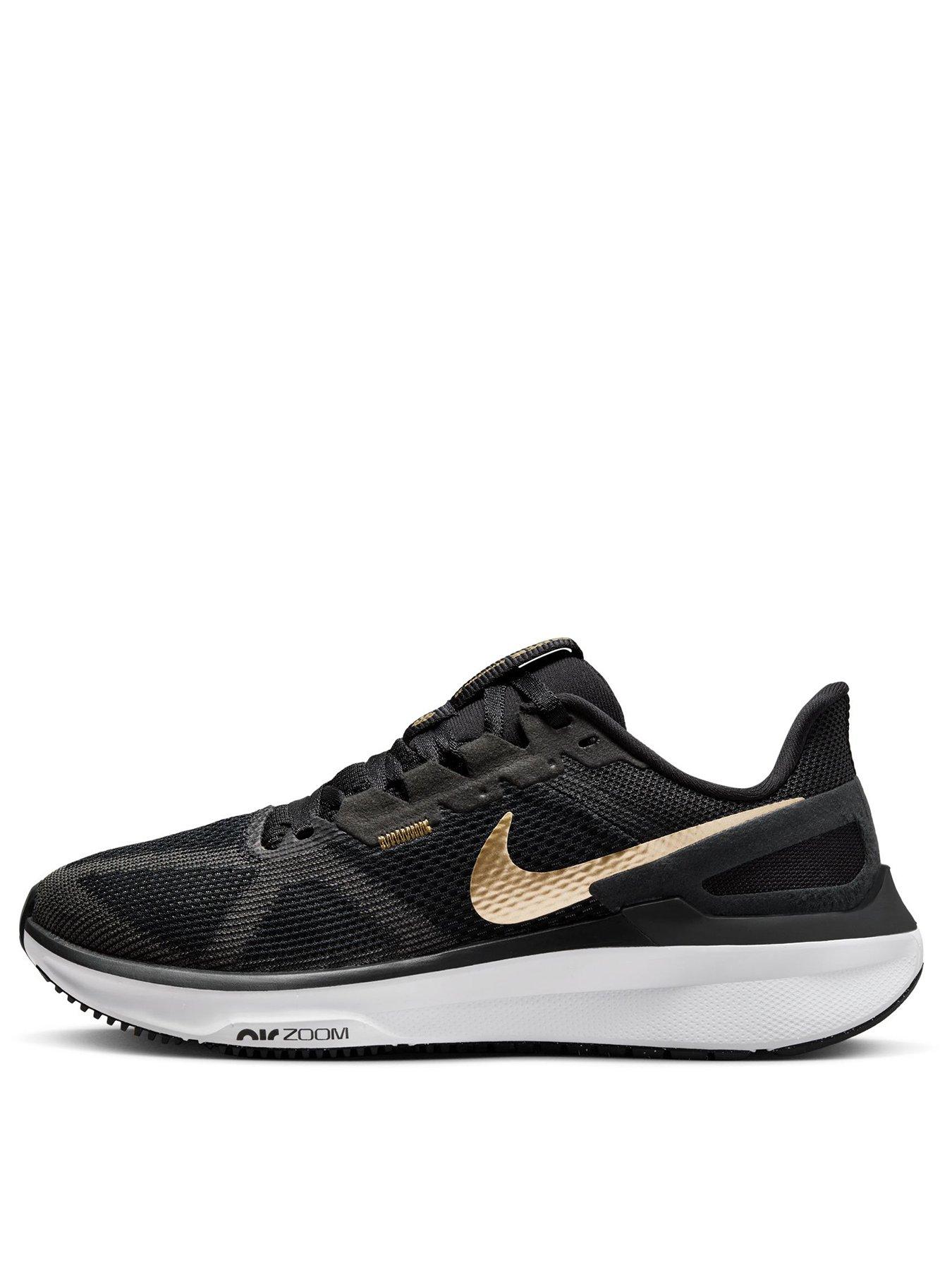 Nike structure clearance trainers