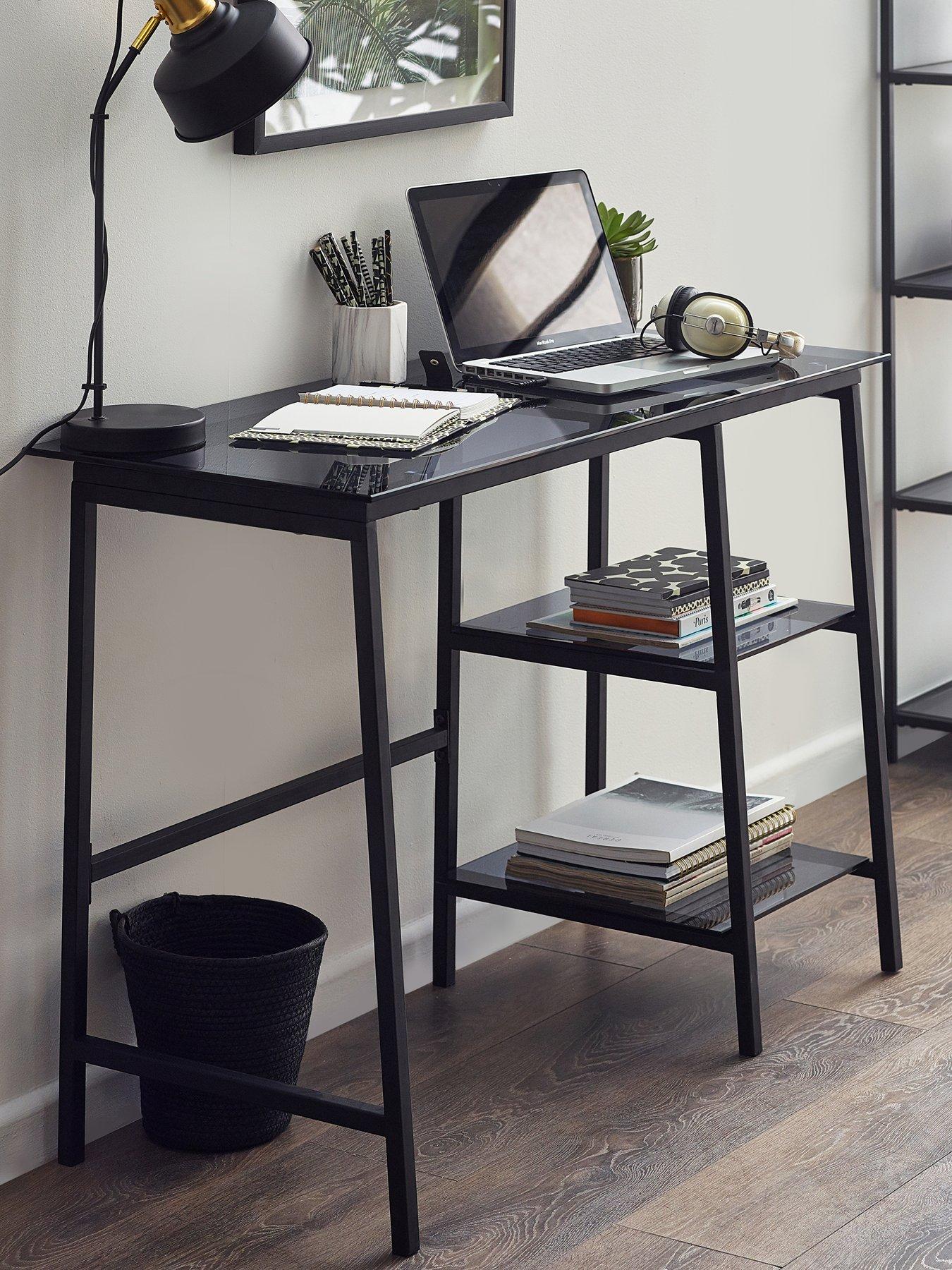Julian Bowen Chicago Desk